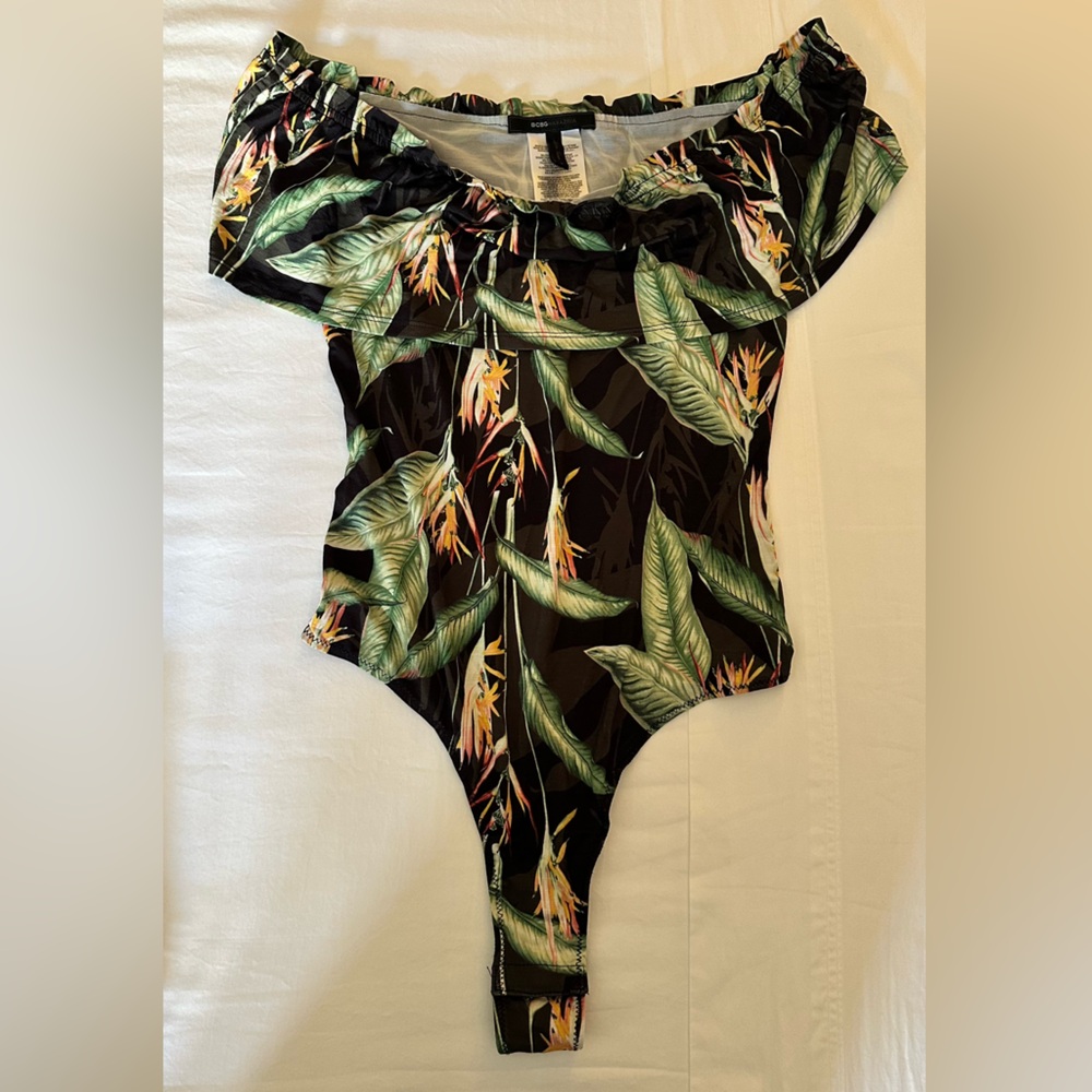 Off the shoulder, tropical BCBG hooded body suit Small great color